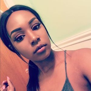 Meet your Posher, Kenisha